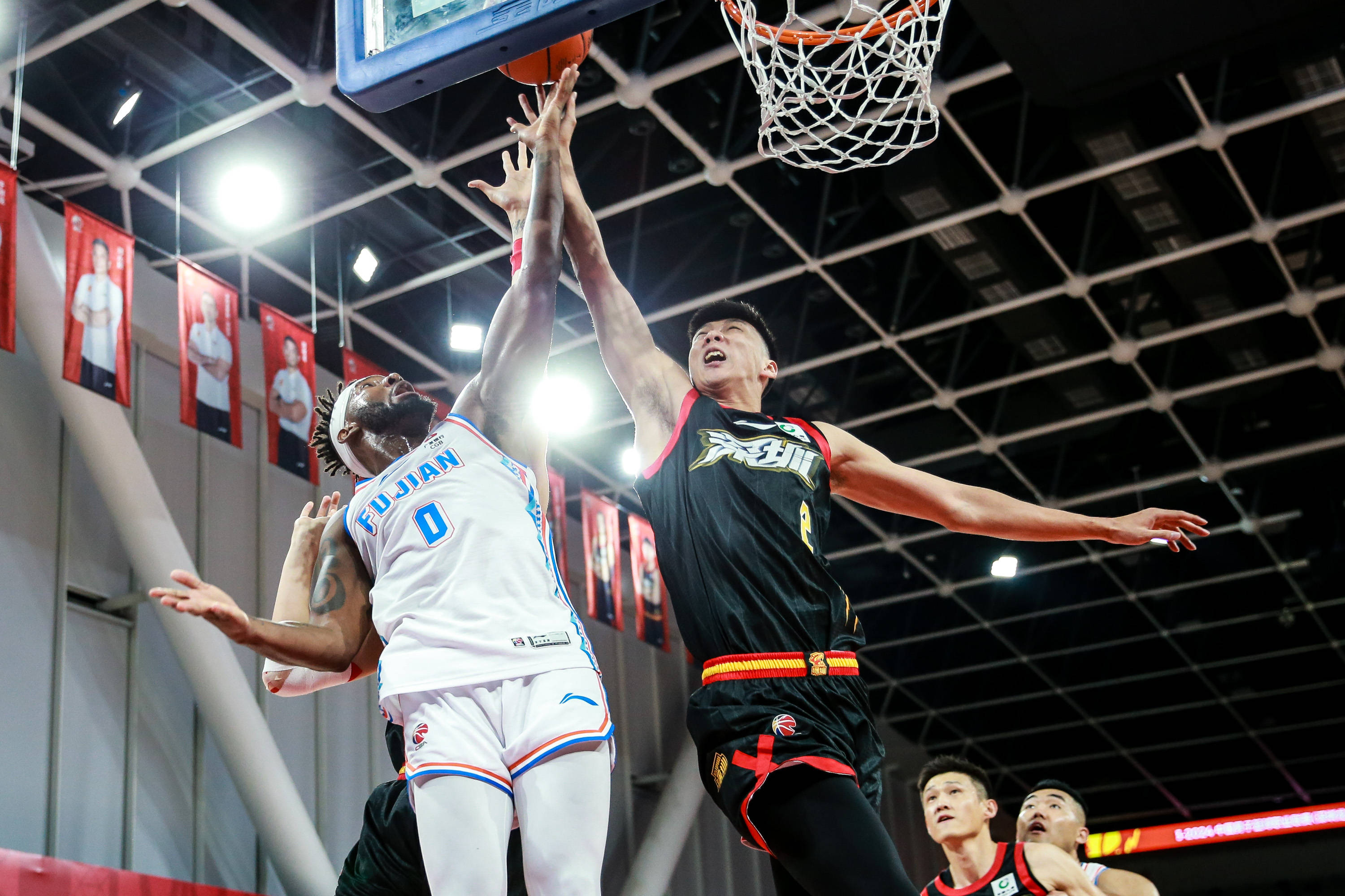 山东队轻取江苏队，克莱关键制胜