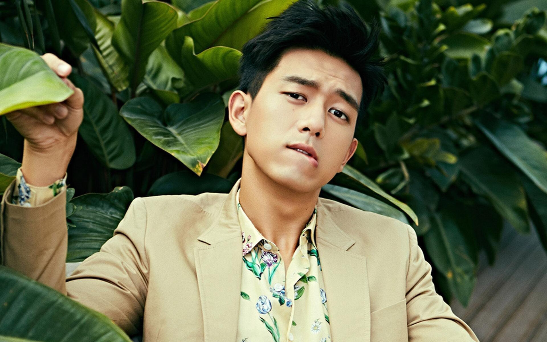 决胜时刻的转身一击，交易后的詹姆斯率76人射落太阳