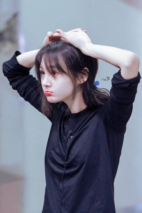 决胜时刻的转身一击，交易后的詹姆斯率76人射落太阳