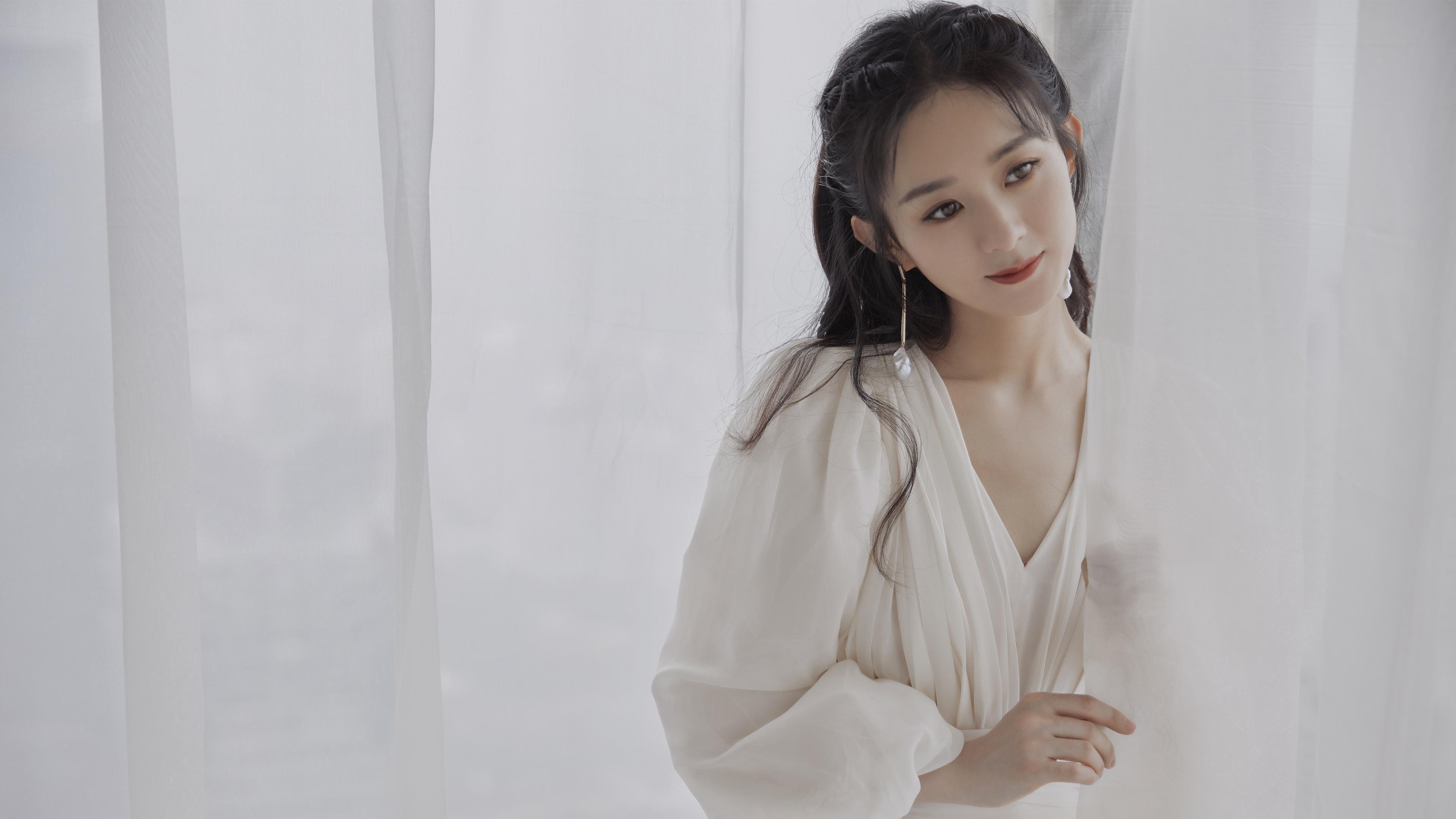 冰火绿茵场，天才闪耀与凡人鏖战，昨夜足球的双重奏