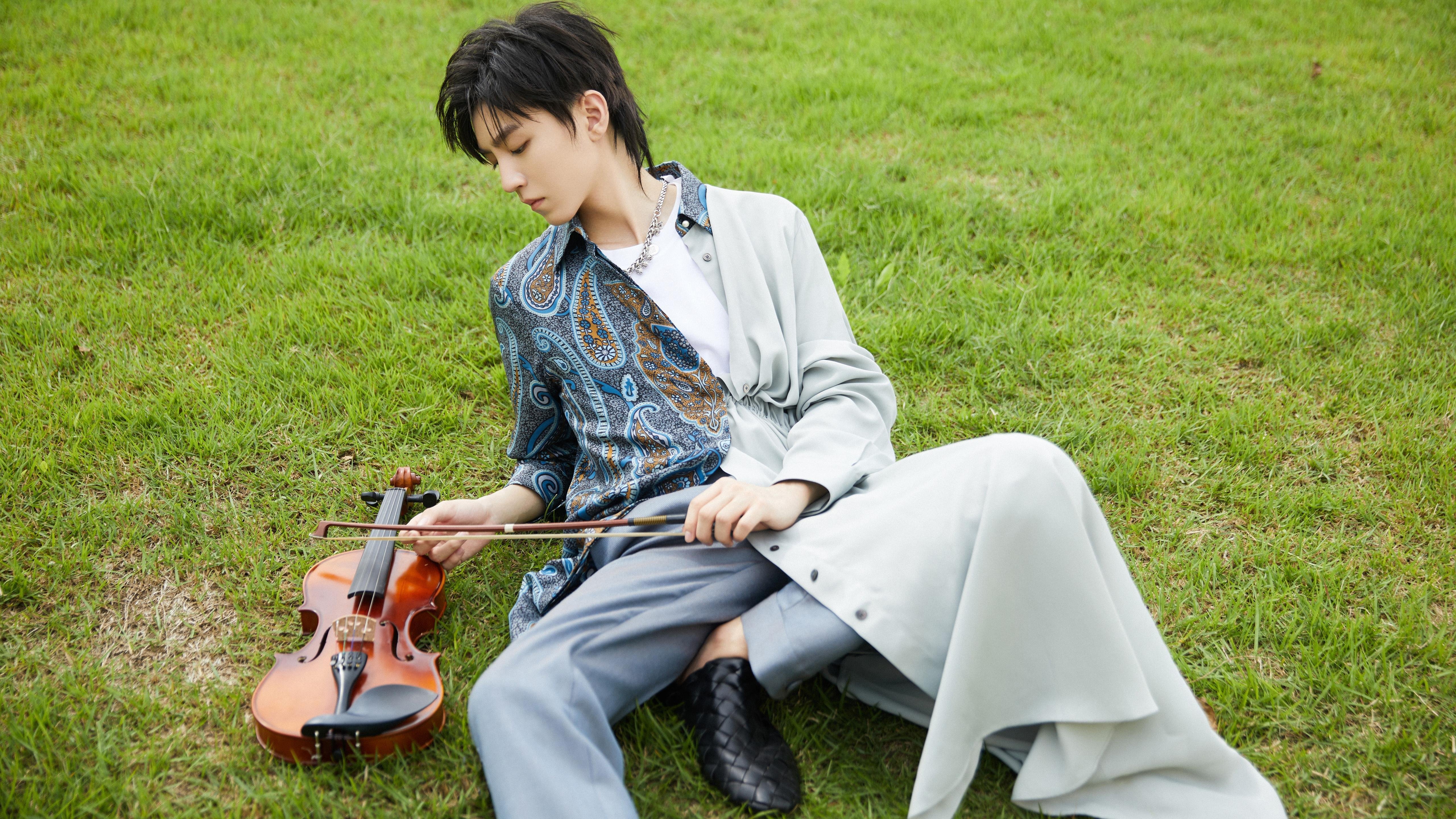 跨界时空对决，广东队击溃湖人，恩比德狂砍50+25打爆内线